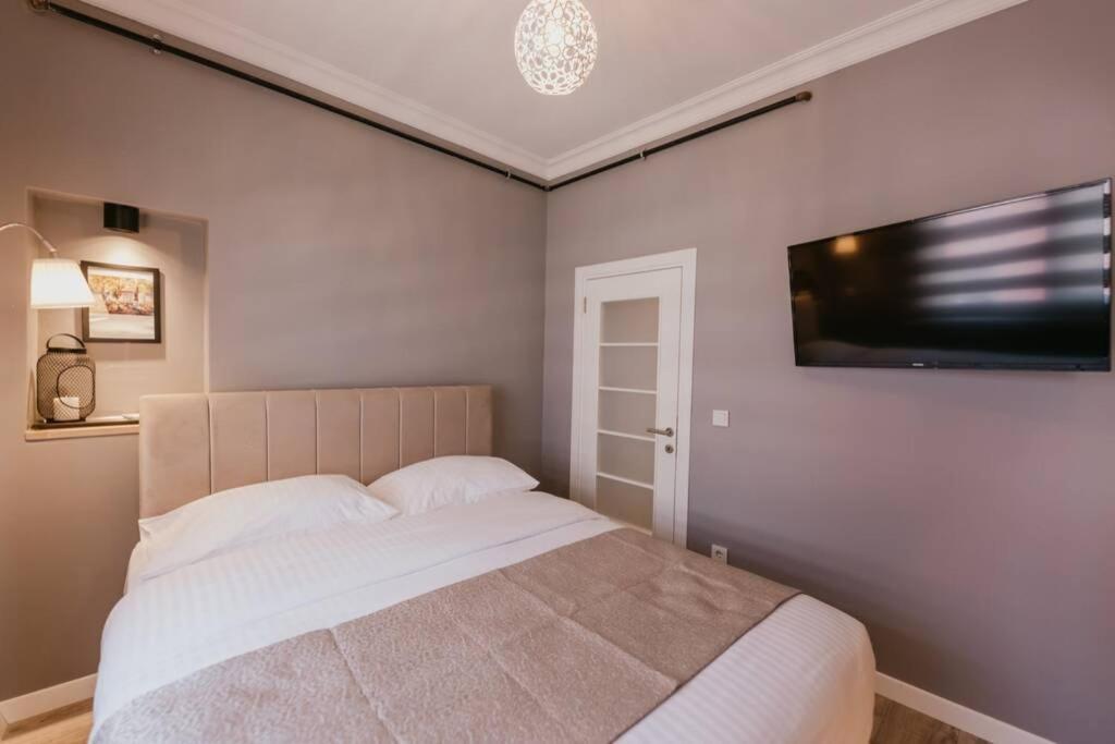 Galadoo 4th Floor Apartment *